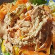 Ensalada de pollo con salsa rosa