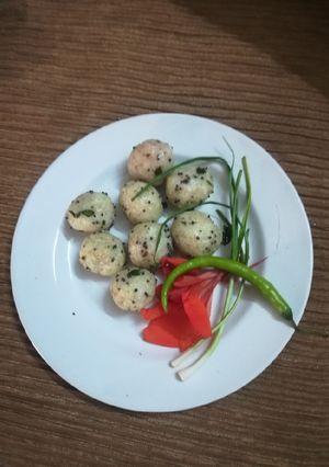 રાઈસ બૉલ્સ (Rice Balls Recipe In Gujarati) રેસીપી મુખ્ય ફોટો