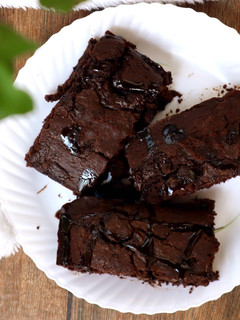 ચોકલેટ બ્રાઉની(Chocolate Brownie Recipe in Gujarati) રેસીપી મુખ્ય ફોટો