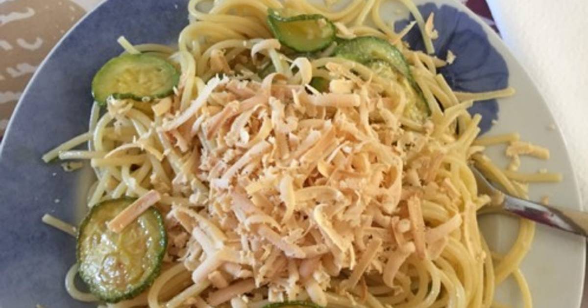 Ricetta Pasta con zucchine fritte e ricotta salata di Alba - Cookpad