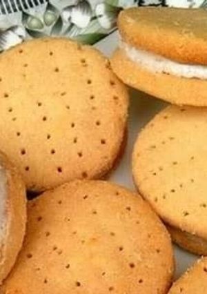 A picture of Cream biscuits.