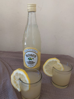 A picture of Refreshing ginger lemon drink.