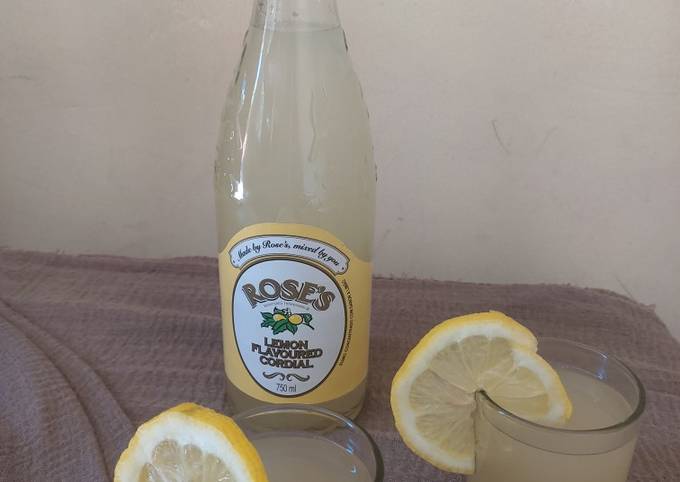Refreshing ginger lemon drink