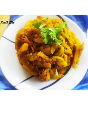પરવળ બટાકા ની સબ્જી (Parwal Bataka Sabji Recipe in Gujarati) રેસીપી મુખ્ય ફોટો