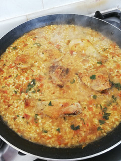Una foto de Arroz con pollo rápido ❤️