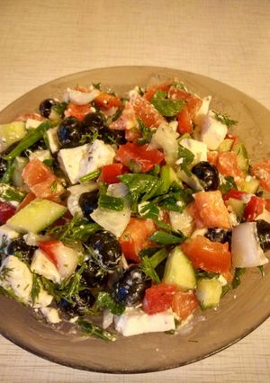 A picture of Greek salad.
