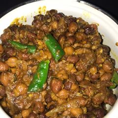 A picture of Masala chanye.