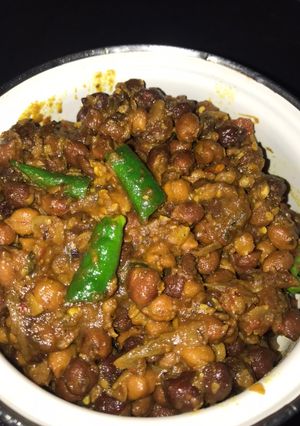 A picture of Masala chanye.