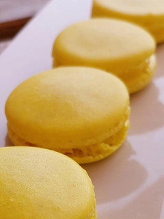 Una foto de Macarons de limón
