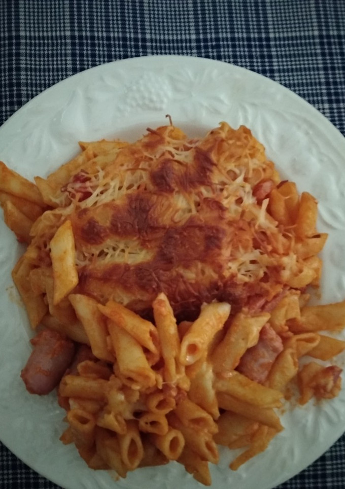 Una foto de Macarrones gratinados con salchicha y bacon