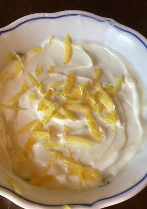 A picture of California Farm Whipped Dairy Lemon Ice Cream.