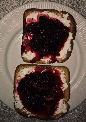Una foto de Berry toast
