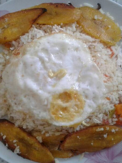 Una foto de Majadito de pollo