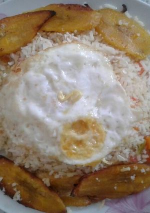 Una foto de Majadito de pollo