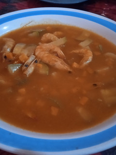 Una foto de Caldo de camarón seco