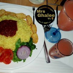Curryrice and stew with ships and carrots juice A picture of Curryrice and stew with ships and carrots juice.