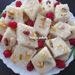 A picture of Suji Burfi.