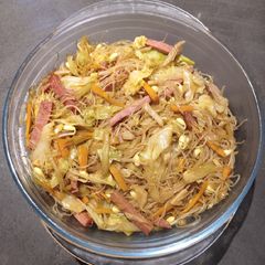 A picture of Bihon Guisado.