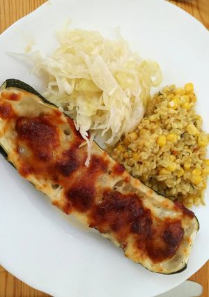 Töltött cukkini kukoricás bulgurral recept fotója