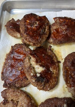 A picture of Burger & Mozzarella patties.