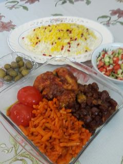 عکسی از دستور مرغ_عسلی خوشمزه زعفرانی و مجلسی با هویج و آلو