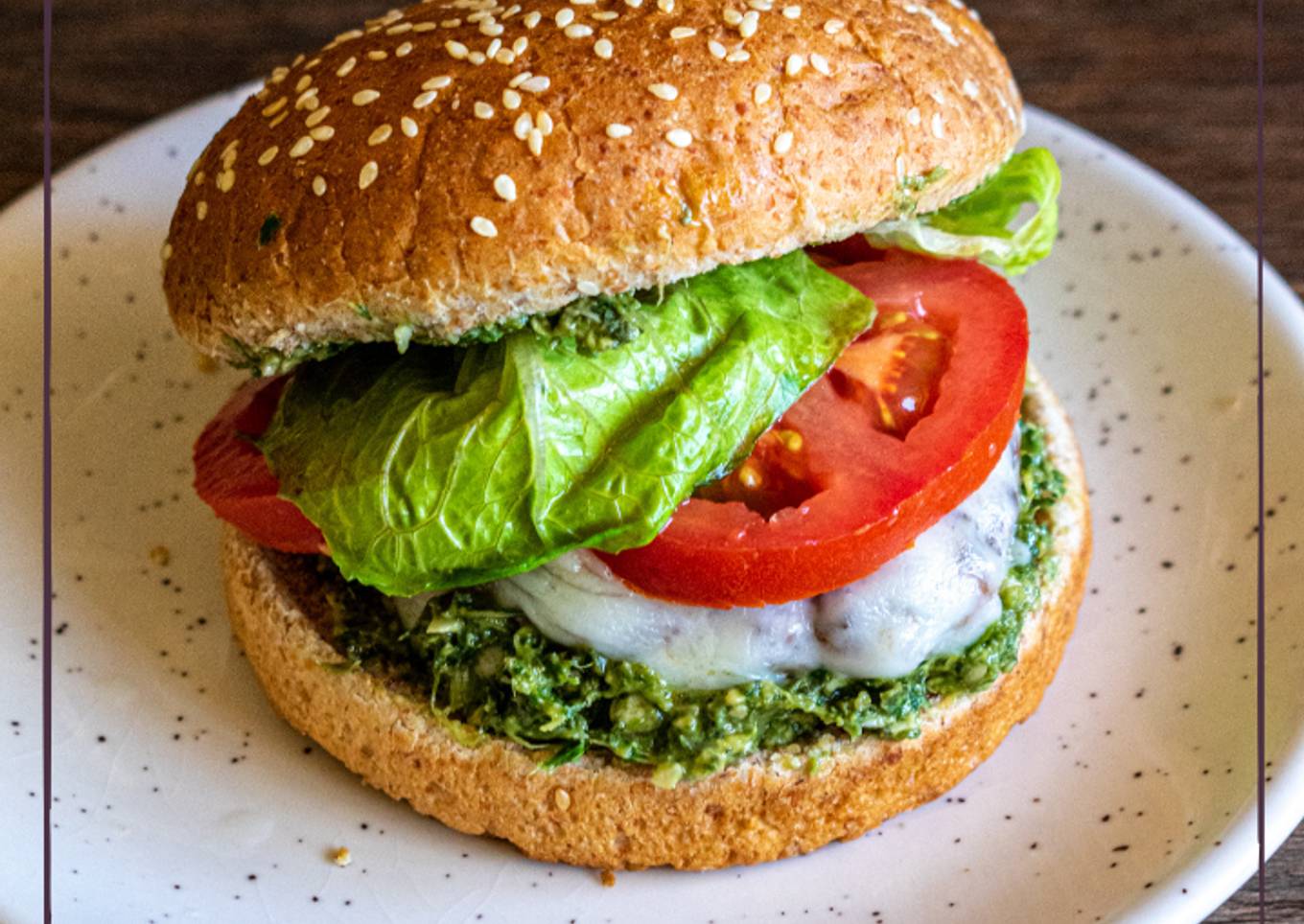 Hamburguesa de ternera con guacapesto 🍔🌿