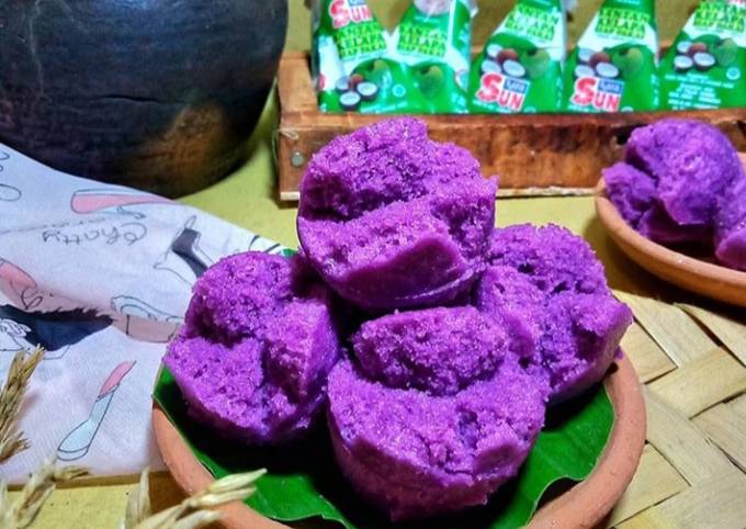 Kue apem ubi ungu