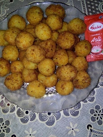 Langkah Gampang Menyiapkan Resep Bola bola kentang keju crispy yang Uenak Anti Ribet, Menggugah Selera