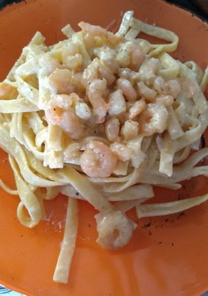 Una foto de Camarones en crema de ajo