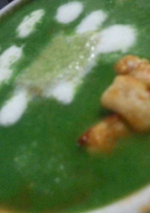 A picture of Palak cream soup.