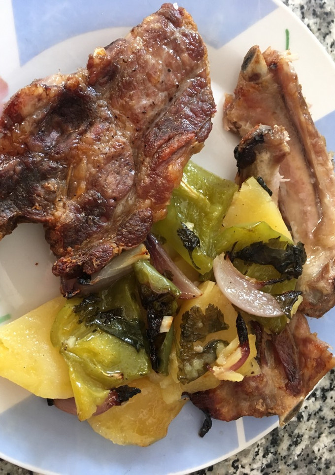 Una foto de Cerdo al horno con verduras