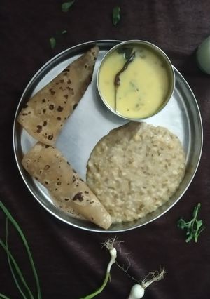 મેથી લસણ ની કઢી (Methi Lasan Kadhi Recipe In Gujarati) રેસીપી મુખ્ય ફોટો