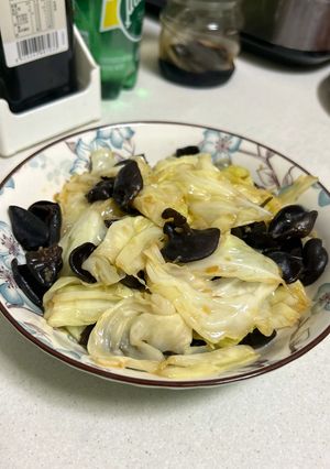 醋溜高麗菜木耳 的食譜成品照片