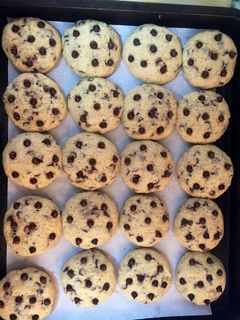 Una foto de Cookies de chips de chocolate (tipo las Levain Cookies de New York)