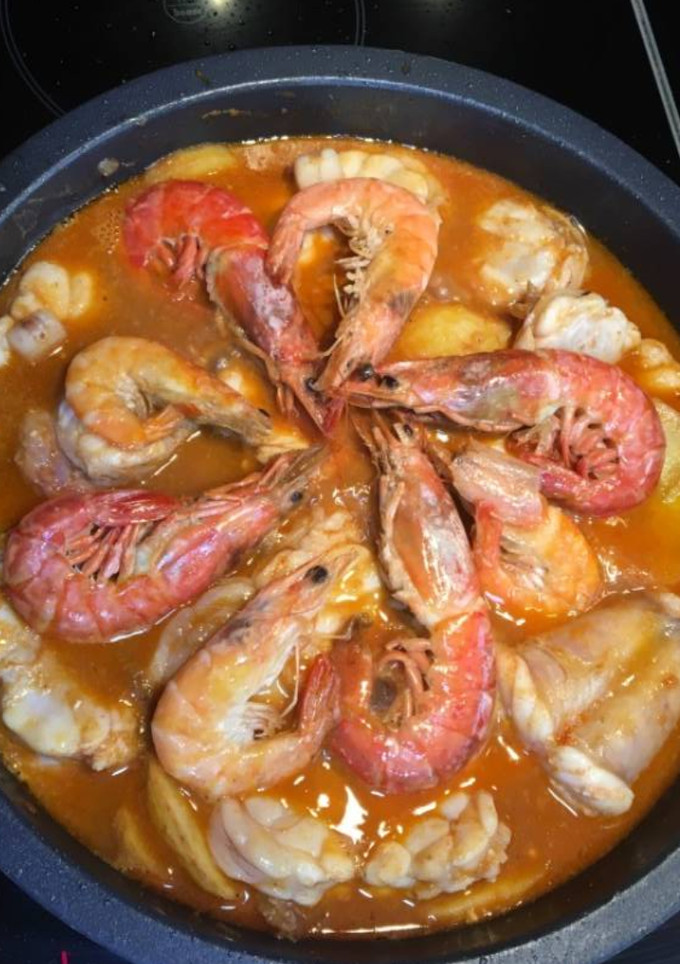 Una foto de Cazuela de rape con gambas 🦐  y langostinos 🍤