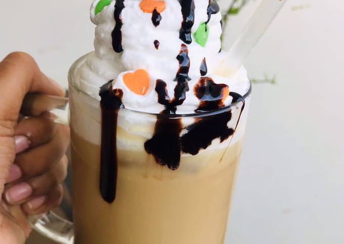 Step-by-Step Guide to Prepare Iced Vanilla Latte