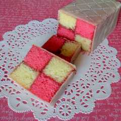 A picture of Traditional Battenberg Cake.
