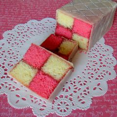 A picture of Traditional Battenberg Cake.