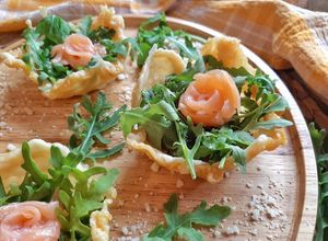 Foto di Cestini di Grana, rucola e salmone
