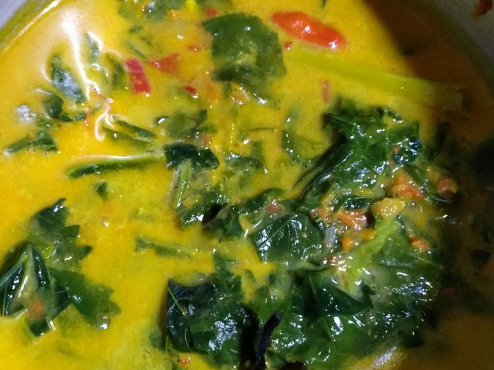 Bagaimana Membuat Daun singkong bumbu gulai, Enak