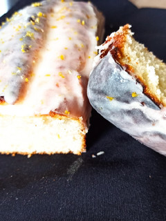 Una foto de Budín de limón 🍋🍋🍋