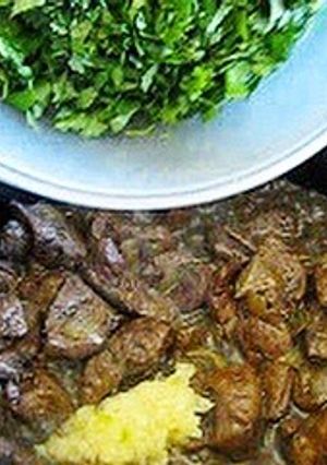 صورة لوصفة كبدة خروف بدبس الرمان والكزبرة