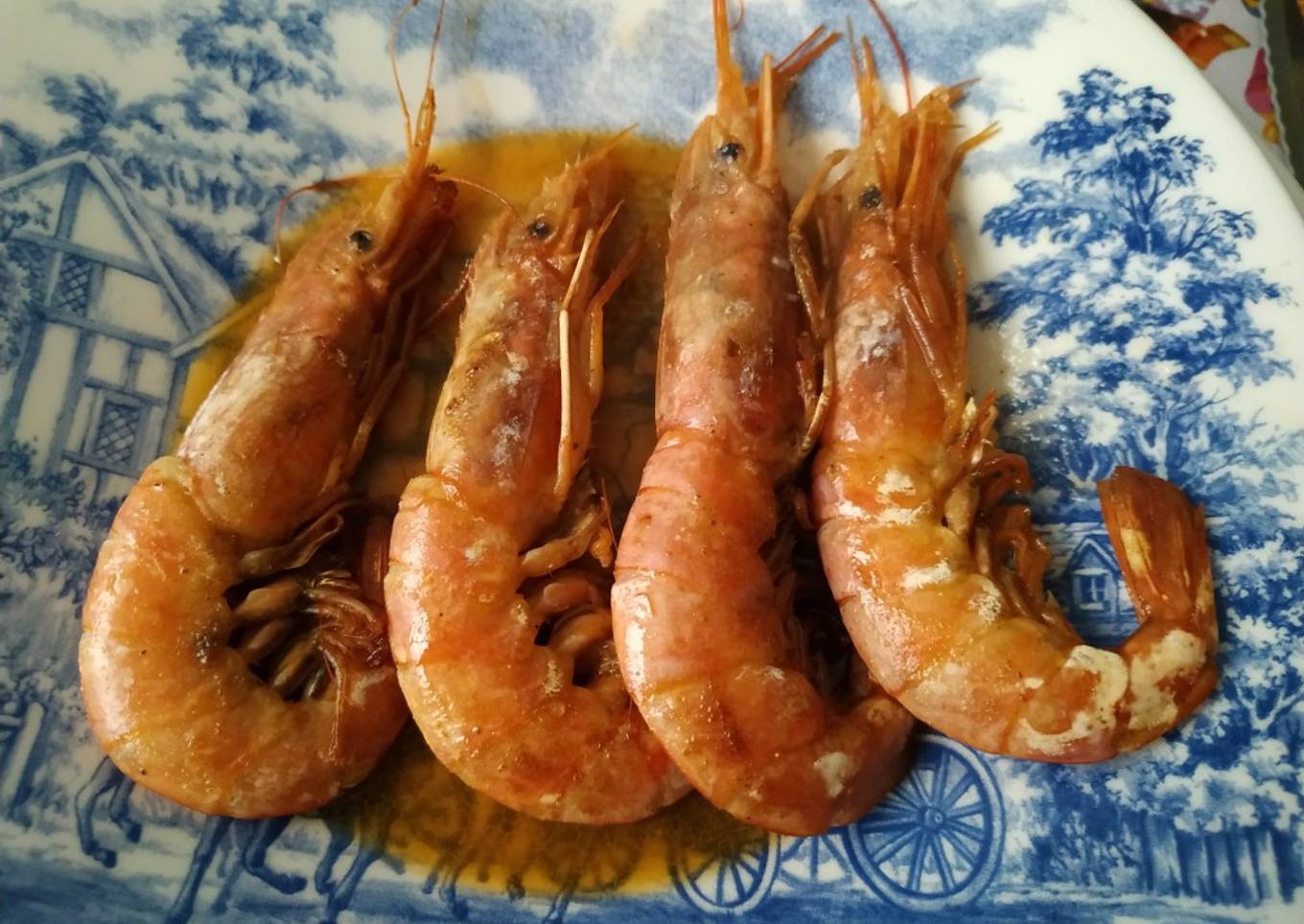 Gambones al horno con vino blanco