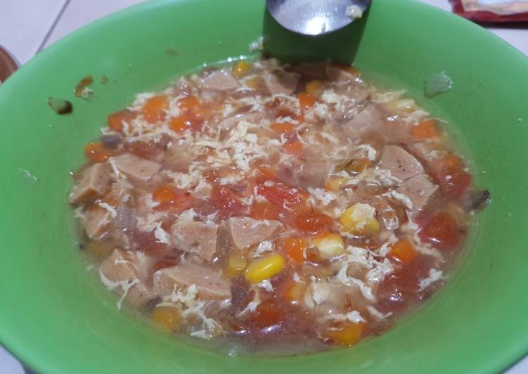 Cara Gampang Menyiapkan Sup Jagung Wortel + Sosis Sapi yang Lezat