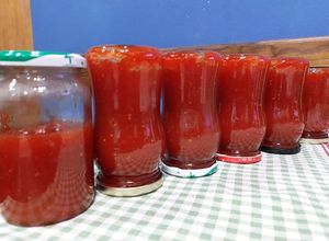 Una foto de Mermelada de tomates cherrys 🍅