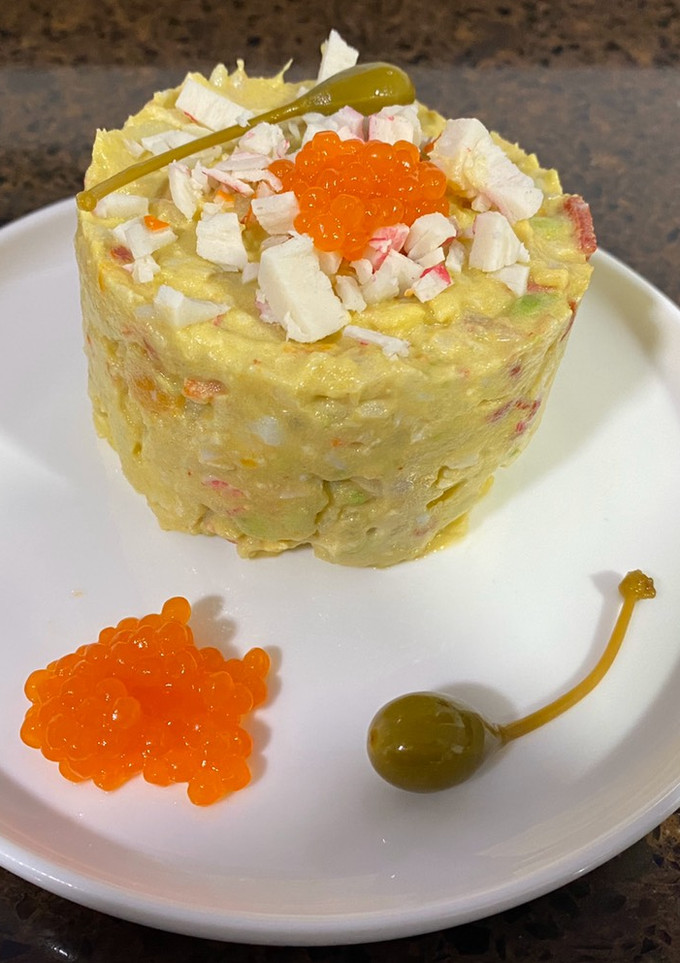 Una foto de Ensaladilla de aguacate y gambas