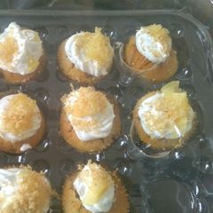 A picture of Pinacolada cupcakes.