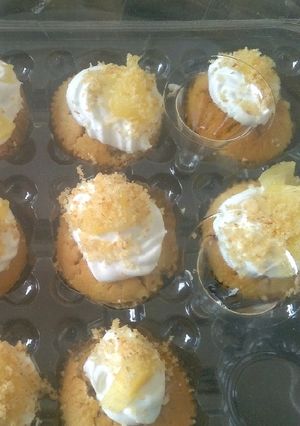 A picture of Pinacolada cupcakes.