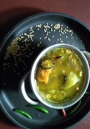 A picture of Mung dal with bitter gourd.