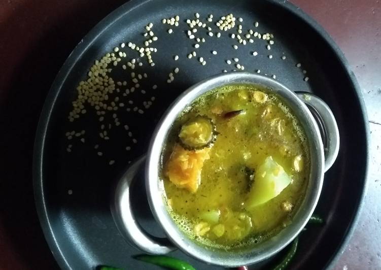 Mung dal with bitter gourd